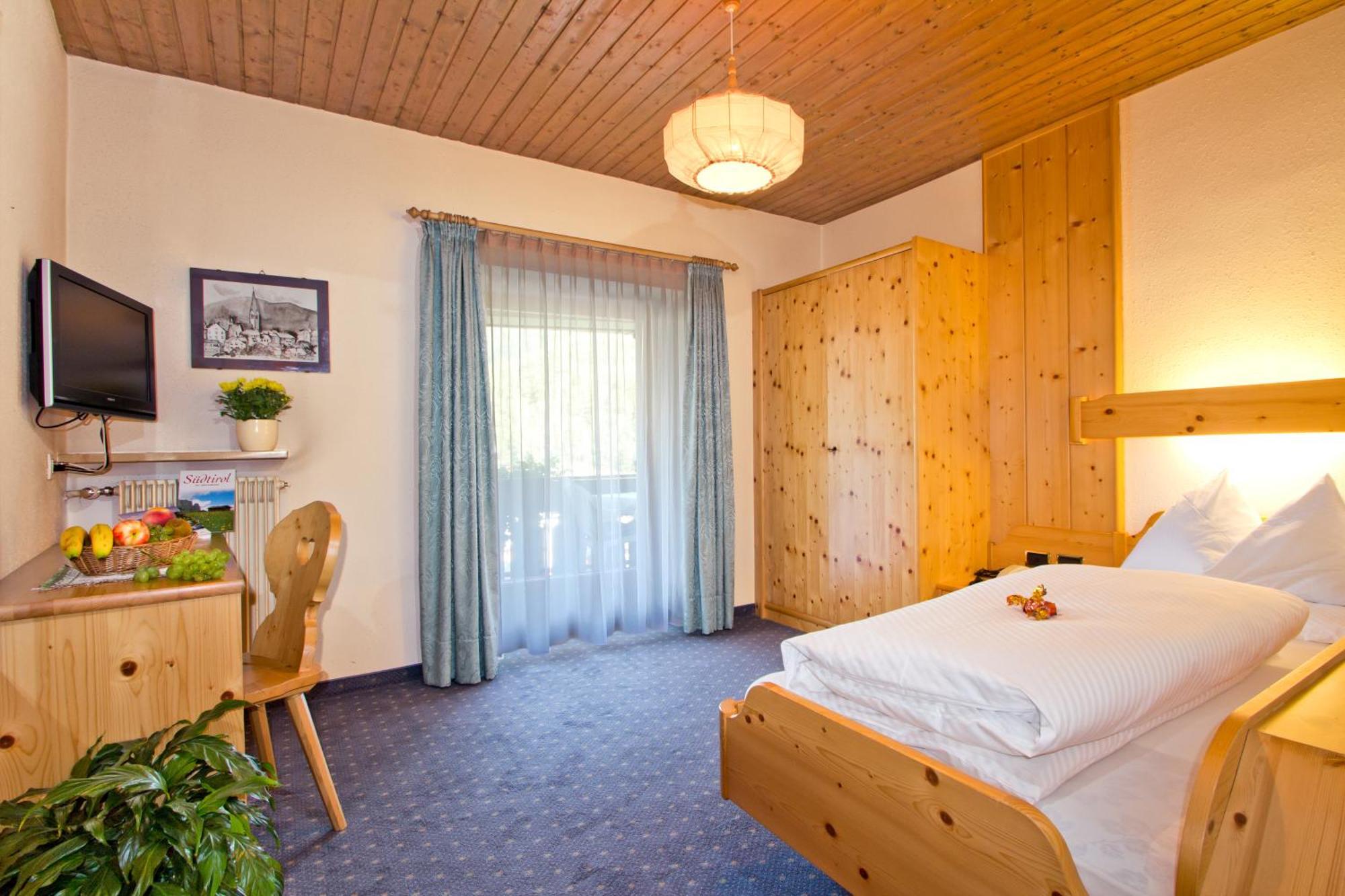Hotel B&B Gasthof Zur Linde Rio di Pusteria Værelse billede