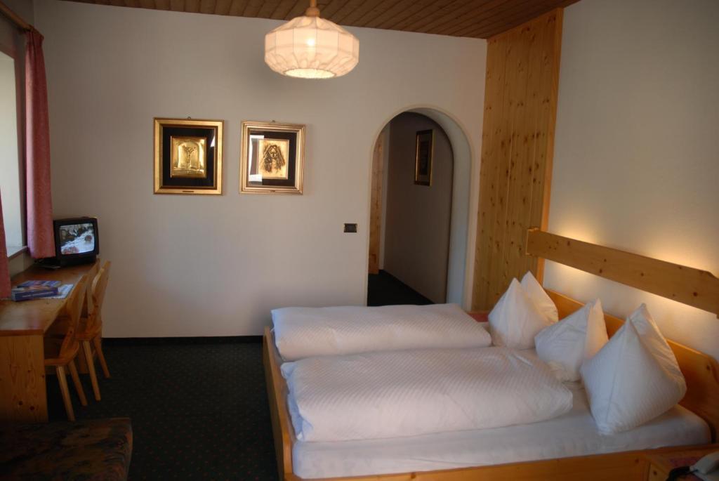 Hotel B&B Gasthof Zur Linde Rio di Pusteria Værelse billede